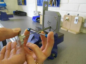 Logan Locksmith Shop Sylmar, CA 818-491-5032 - key-broke-in-lock